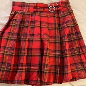 Red plaid pleated skirt